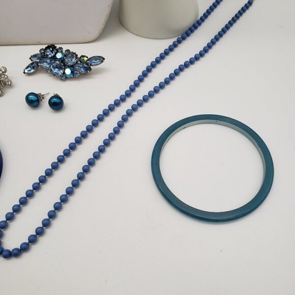 Huge Jewelry Lot of Blue and Silver Gold Tone Necklaces Bracelets Earrings Pins - Picture 6 of 15